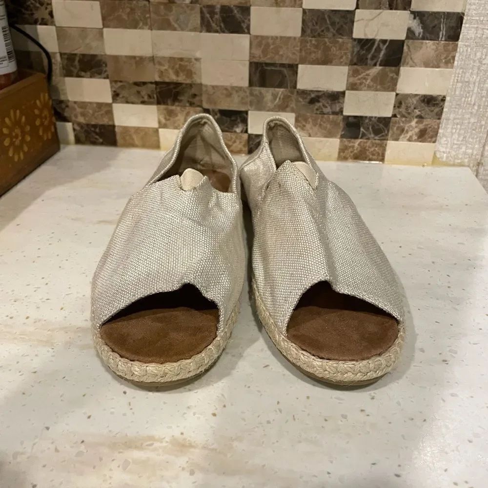 Toms Open Toe Shoes - Picture 2 of 4